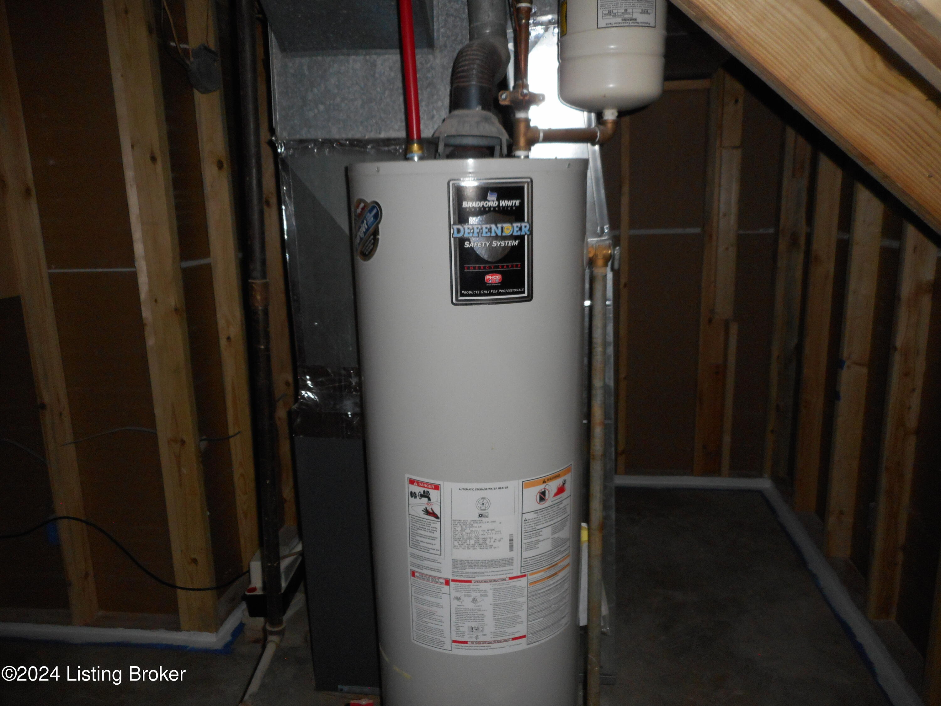 305 West 1st Street Perryville, KY 40468 - Photo 30 of 32 Gas water heater
