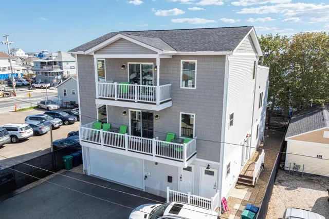 $525,000 | 3 Perkins Avenue, Unit 2, Hampton, NH 03842