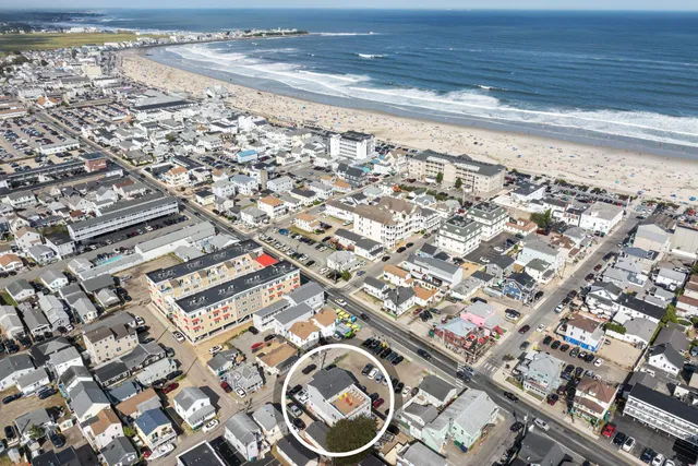 $525,000 | 3 Perkins Avenue, Unit 2, Hampton, NH 03842