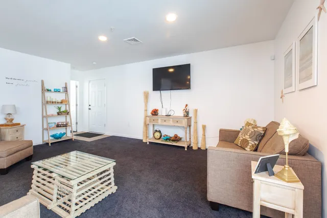 $525,000 | 3 Perkins Avenue, Unit 2, Hampton, NH 03842