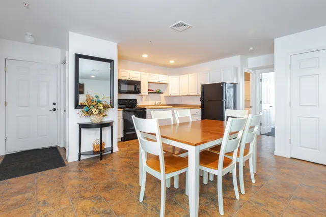 $525,000 | 3 Perkins Avenue, Unit 2, Hampton, NH 03842