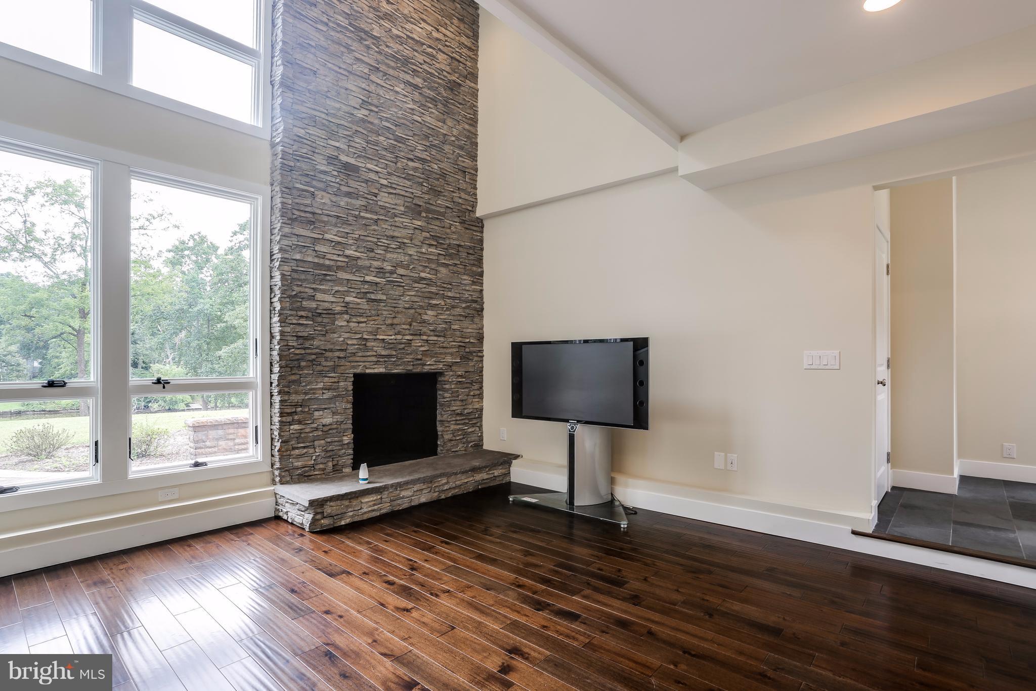 60 George Road Pasadena, MD 21122 - Photo 7 of 30 Living Room