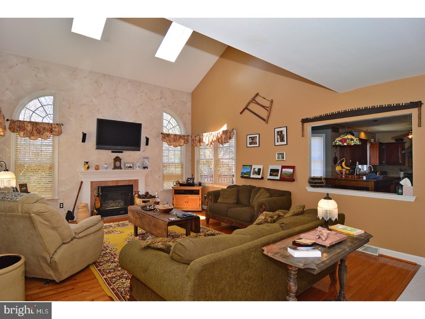 12 Illinois Avenue Reading, PA 19608 - Photo 4 of 25