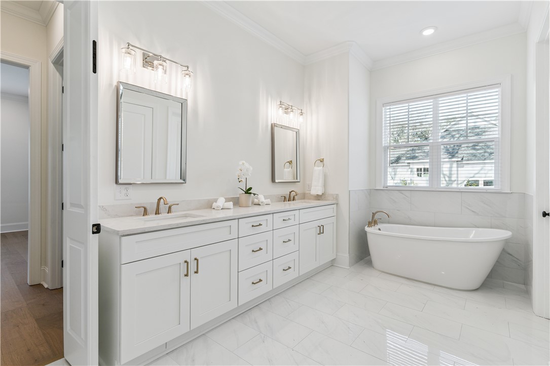 168 Old Wharf Road Brunswick, GA 31523 - Photo 16 of 41 primary bathroom