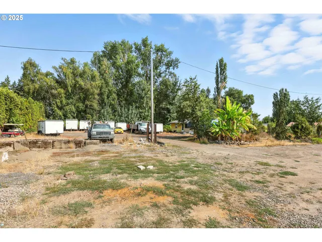 a view of a storage in a room