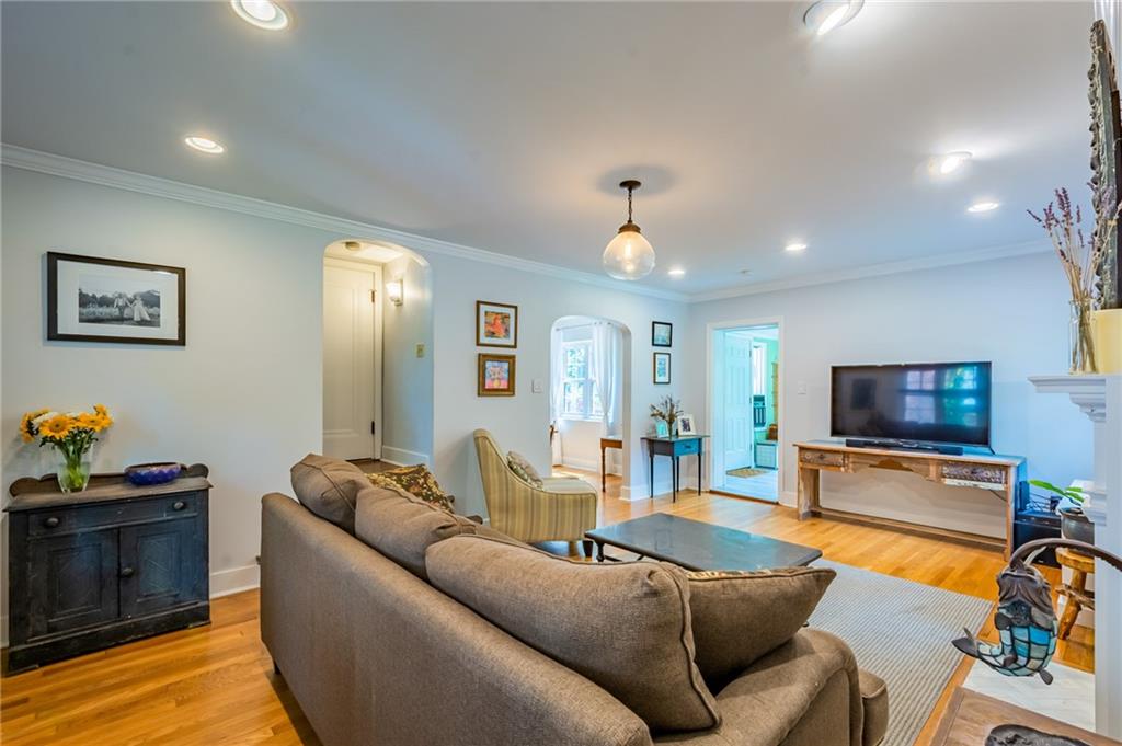 253 Cascade Road Pittsburgh, PA 15221 - Photo 2 of 25 Gallery Image 2