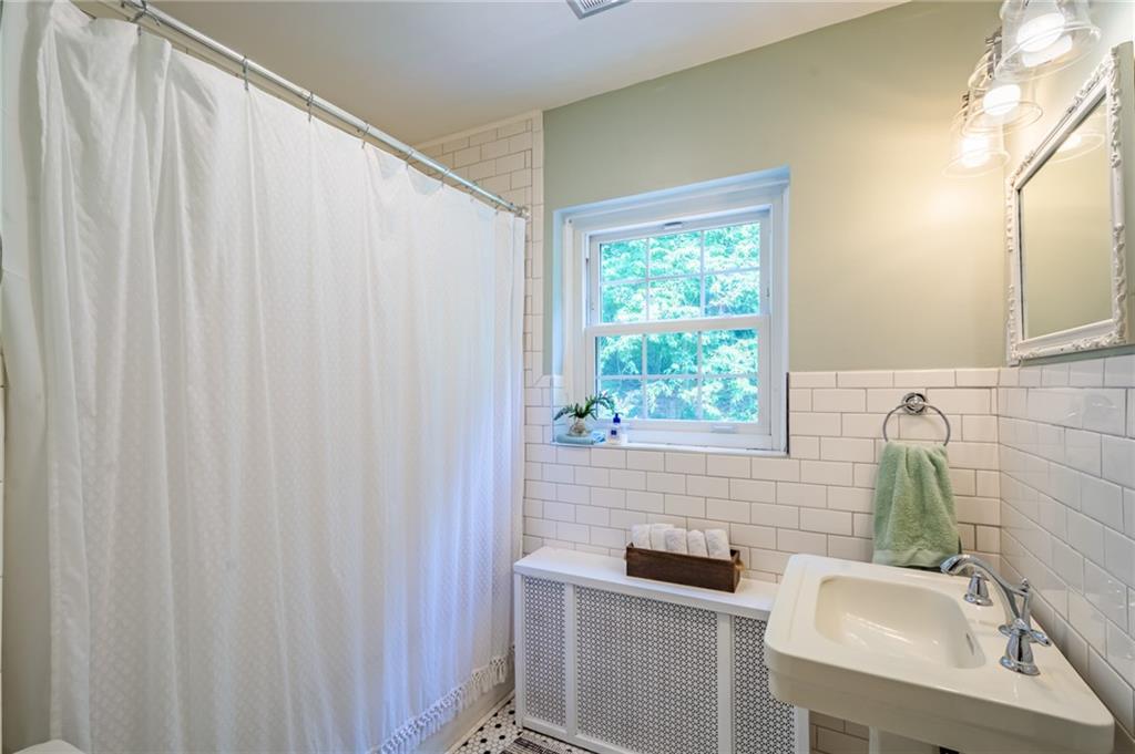 253 Cascade Road Pittsburgh, PA 15221 - Photo 12 of 25 Gallery Image 12
