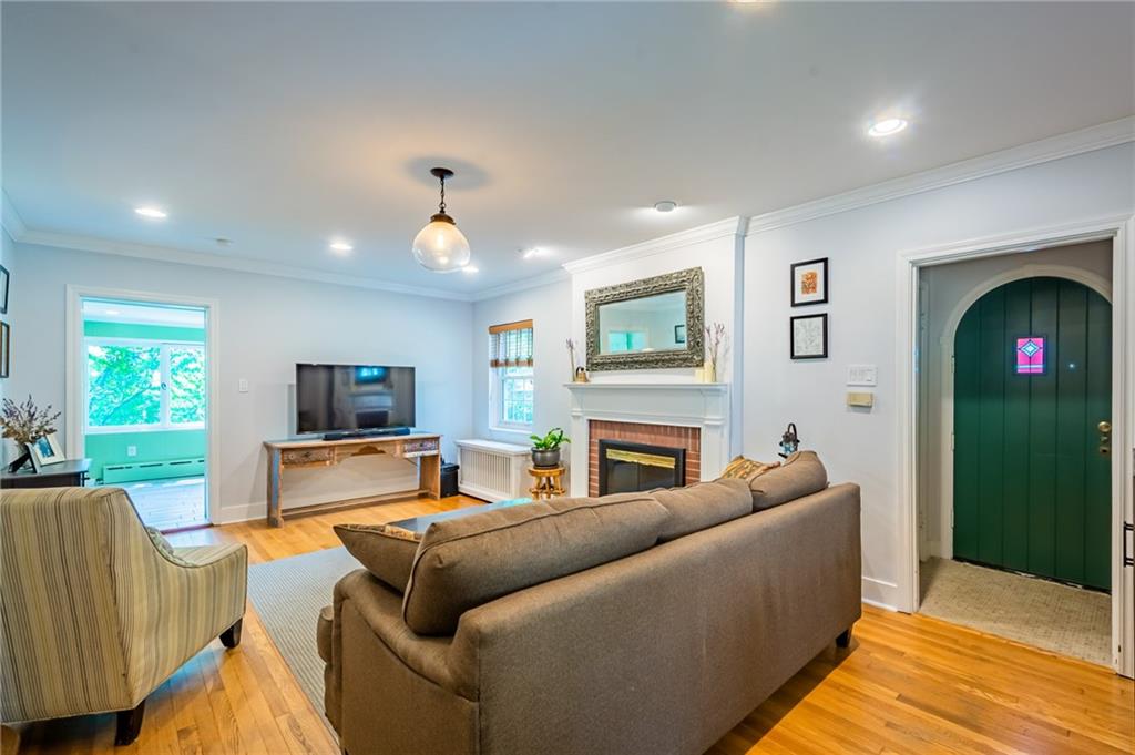 253 Cascade Road Pittsburgh, PA 15221 - Photo 3 of 25 Gallery Image 3