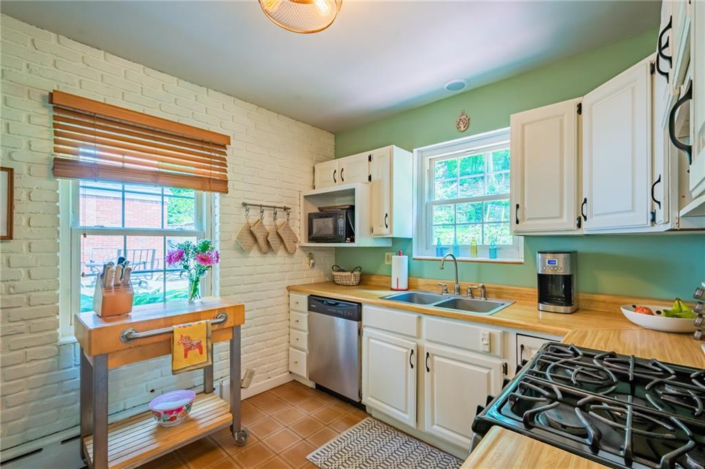 253 Cascade Road Pittsburgh, PA 15221 - Photo 6 of 25 Gallery Image 6