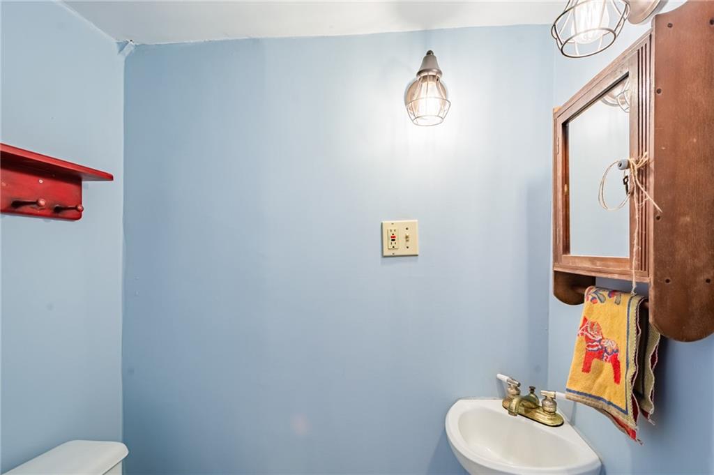 253 Cascade Road Pittsburgh, PA 15221 - Photo 9 of 25 Gallery Image 9