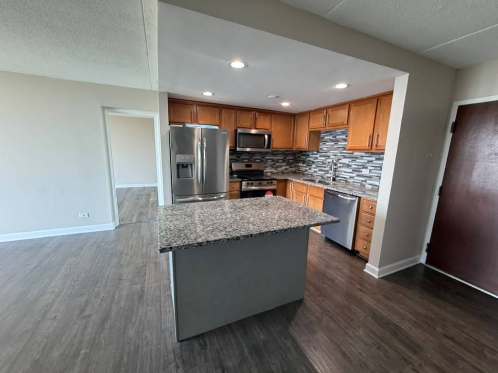 2005 South Finley Road, Unit 1008 Lombard, IL 60148 - Photo 8 of 10