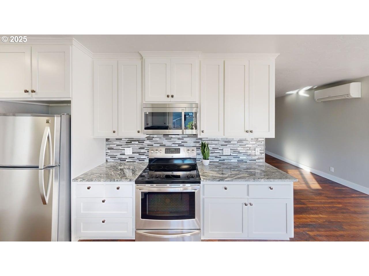 425 Memory Lane Brookings, OR 97415 - Photo 11 of 25 a kitchen with appliances a sink and cabinets