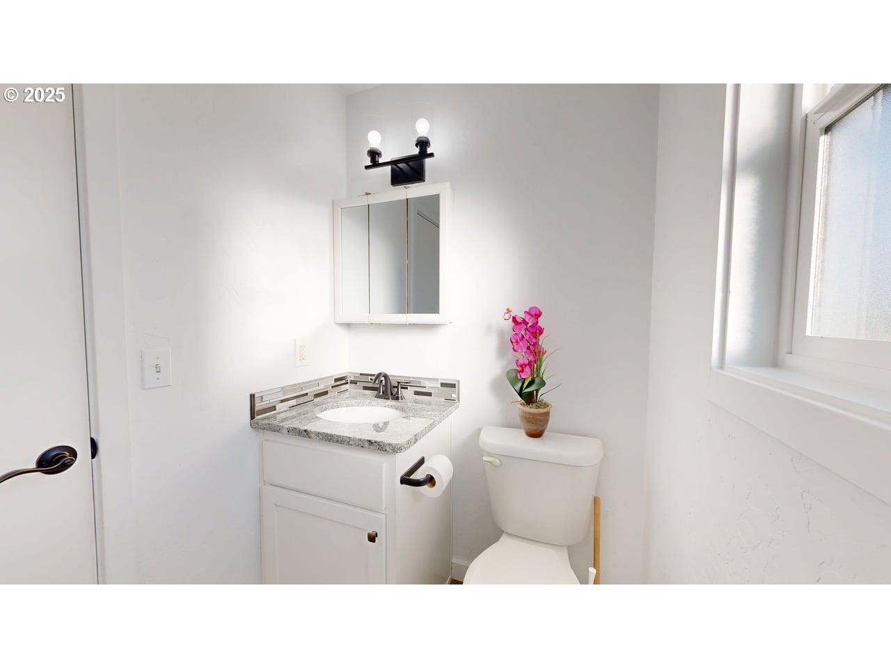 425 Memory Lane Brookings, OR 97415 - Photo 13 of 25 a bathroom with a sink toilet and mirror