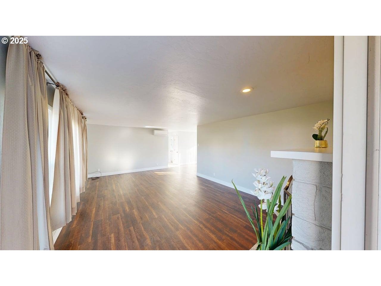 425 Memory Lane Brookings, OR 97415 - Photo 2 of 25 a open hall with a bench