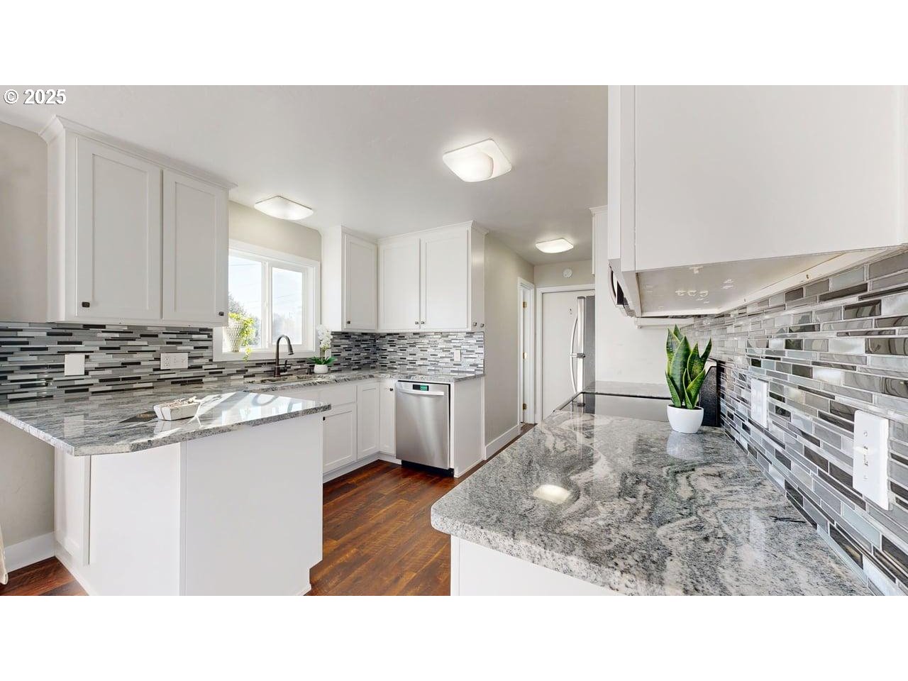 425 Memory Lane Brookings, OR 97415 - Photo 7 of 25 a living room with stainless steel appliances kitchen island granite countertop a sink cabinets and wooden floor