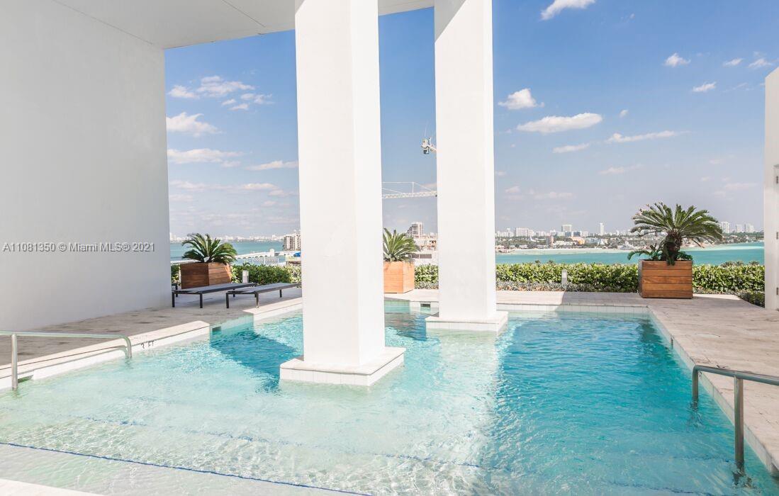 1040 Biscayne Boulevard, Unit 2403 Miami, FL 33132 - Photo 15 of 25 a very nice looking room with a large window