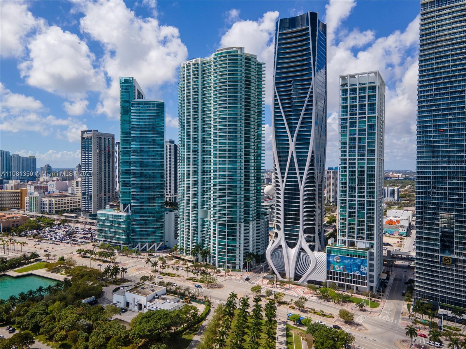 1040 Biscayne Boulevard, Unit 2403 Miami, FL 33132 - Photo 2 of 25 a view of balcony and patio