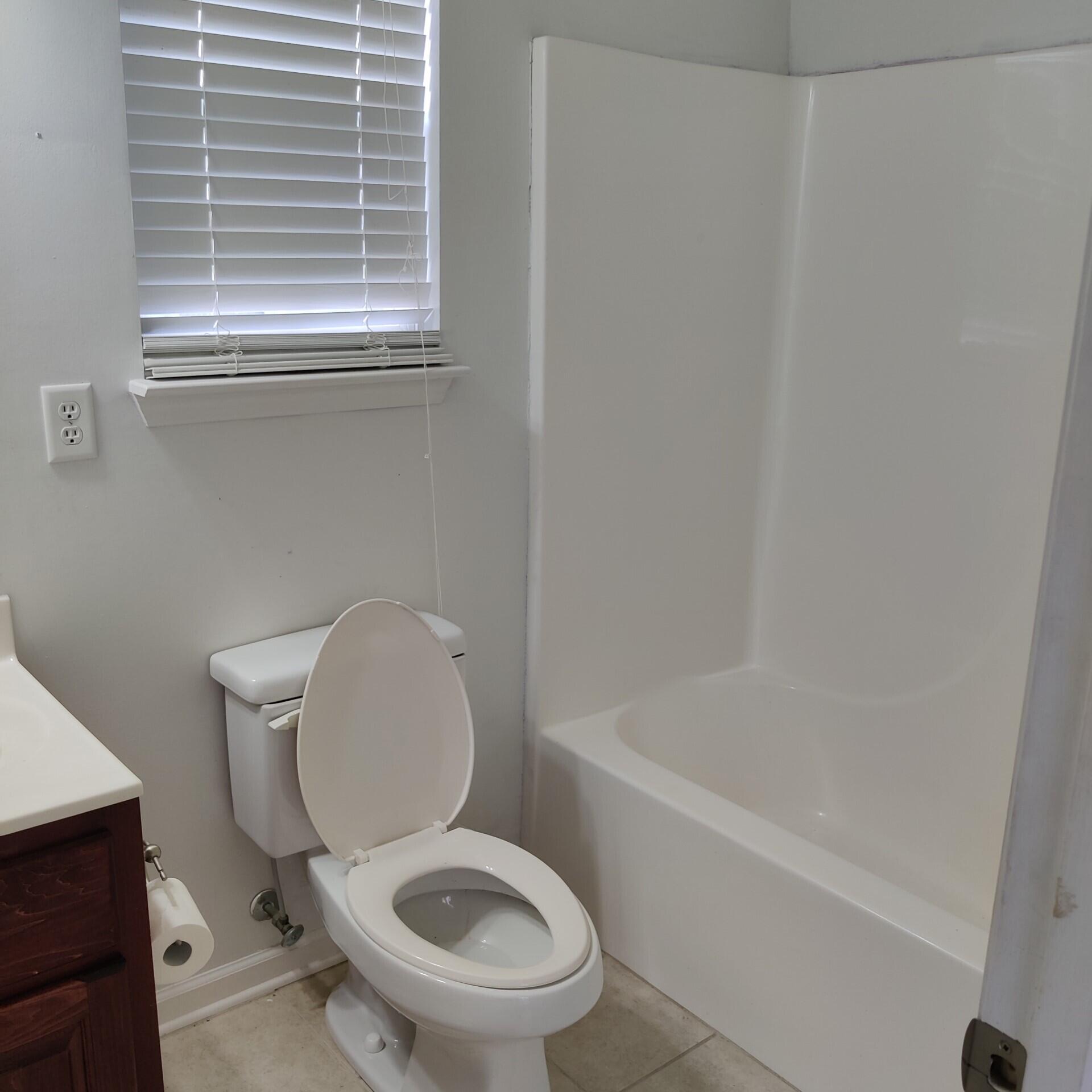 8237 Witherow Way Ooltewah, TN 37363 - Photo 14 of 22 8237 Witherow Bath room 2