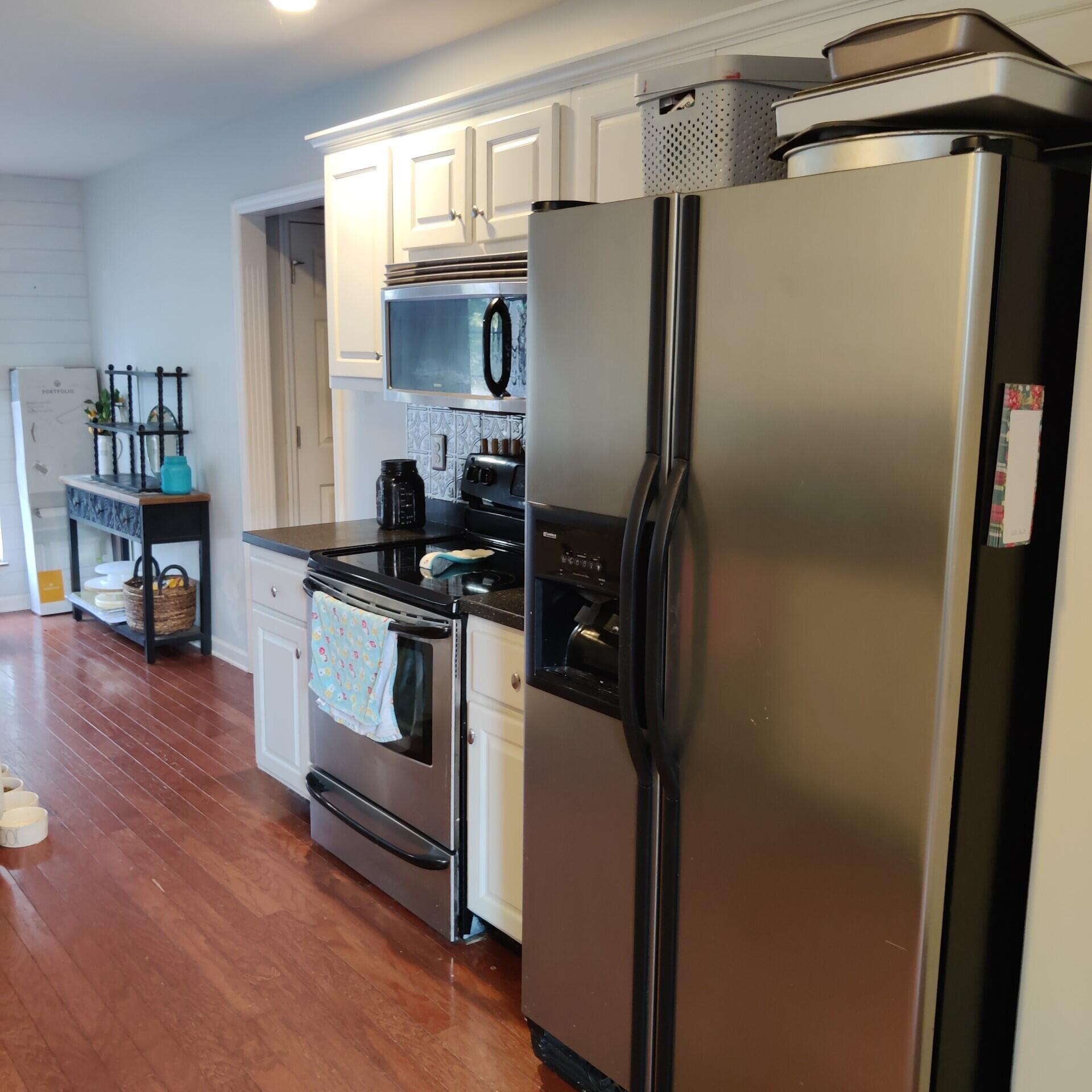 8237 Witherow Way Ooltewah, TN 37363 - Photo 6 of 22 8237 Witherow Kitchen with stove and fri