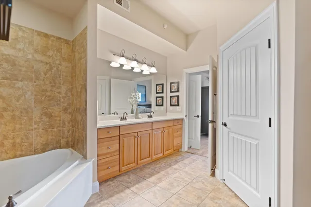 $675,000 | 101 West Bank, Unit 14, Horseshoe Bay, TX 78657