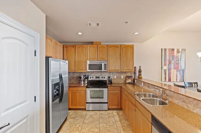 $675,000 | 101 West Bank, Unit 14, Horseshoe Bay, TX 78657