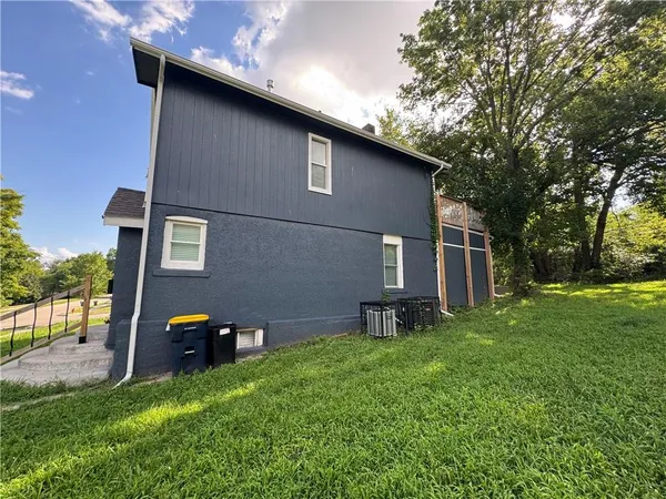 $295,000 | 2122 Park Avenue, Kansas City, MO 64127