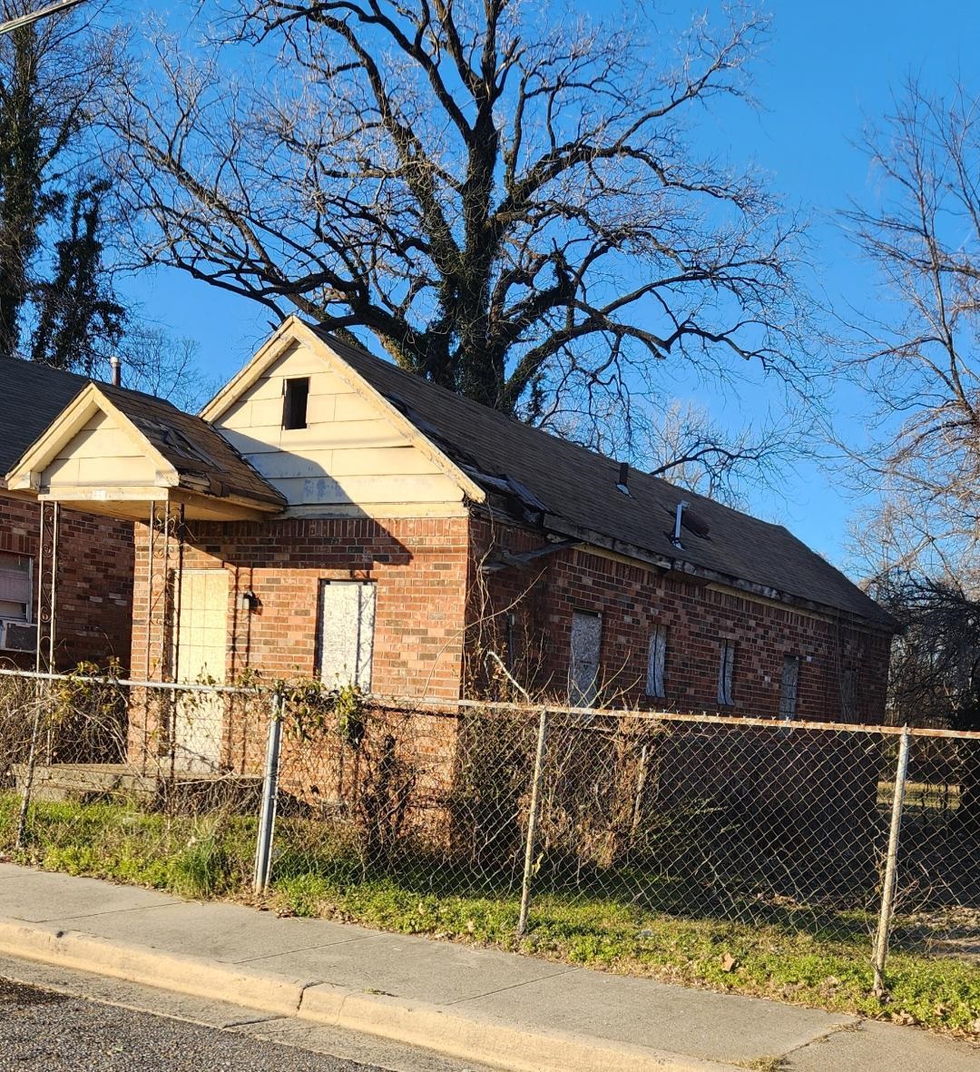 862 Mosby Avenue Memphis, TN 38105 - Photo 2 of 10 a view of outdoor space and yard