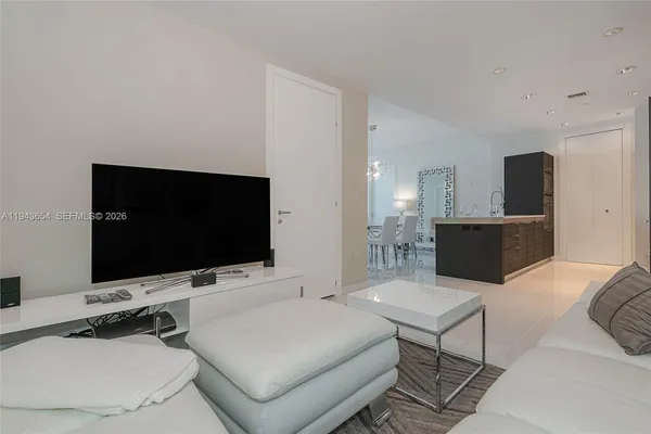 $7,700 | 200 Biscayne Blvd Way, Unit 5109, Miami, FL 33131