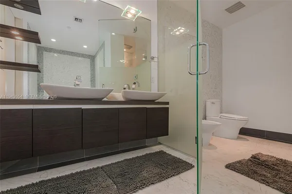 $7,700 | 200 Biscayne Blvd Way, Unit 5109, Miami, FL 33131