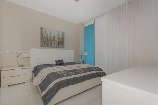 $7,700 | 200 Biscayne Blvd Way, Unit 5109, Miami, FL 33131