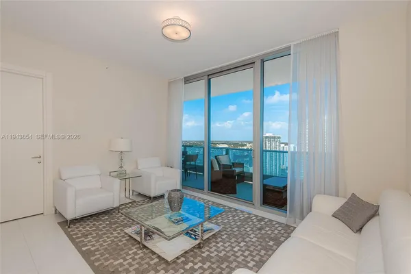 $7,700 | 200 Biscayne Blvd Way, Unit 5109, Miami, FL 33131