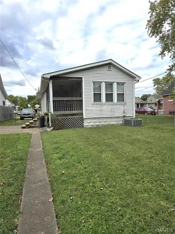 $79,900 | 2440 Iowa Street, Granite City, IL 62040