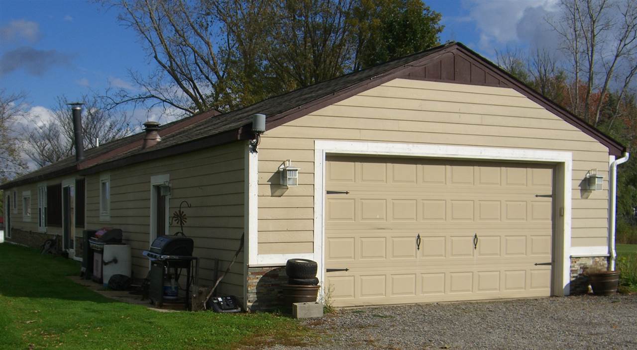77435 Capac Road Armada, MI 48005 - Photo 4 of 45 2.5 car Garage
