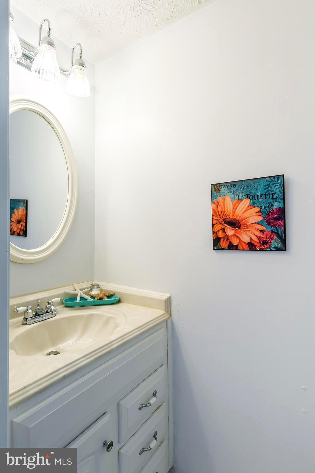 1715 Sundance Drive Reston, VA 20194 - Photo 10 of 30 Powder Room