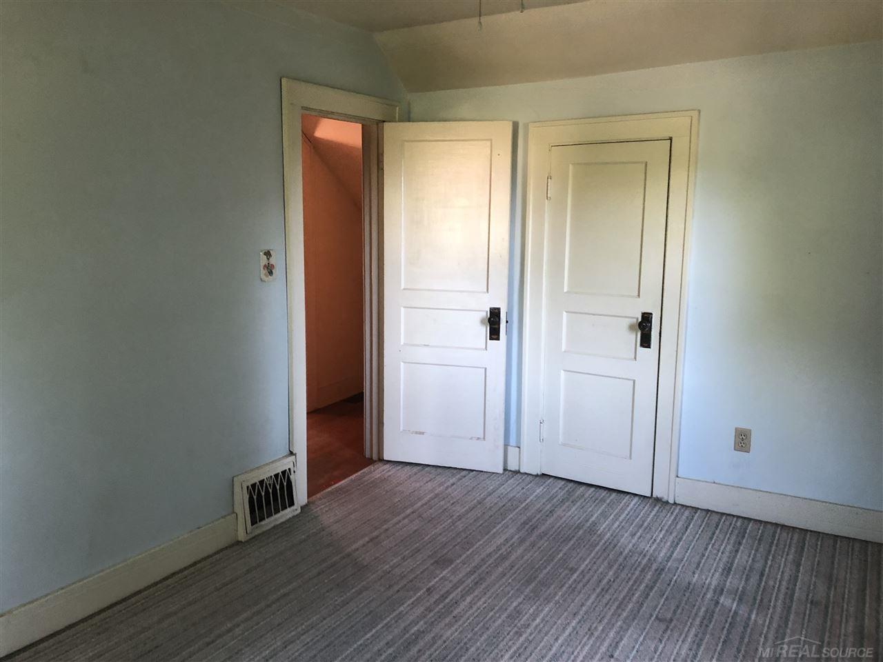 5684 State Fort Gratiot, MI 48059 - Photo 16 of 32 31354802-15.JPG