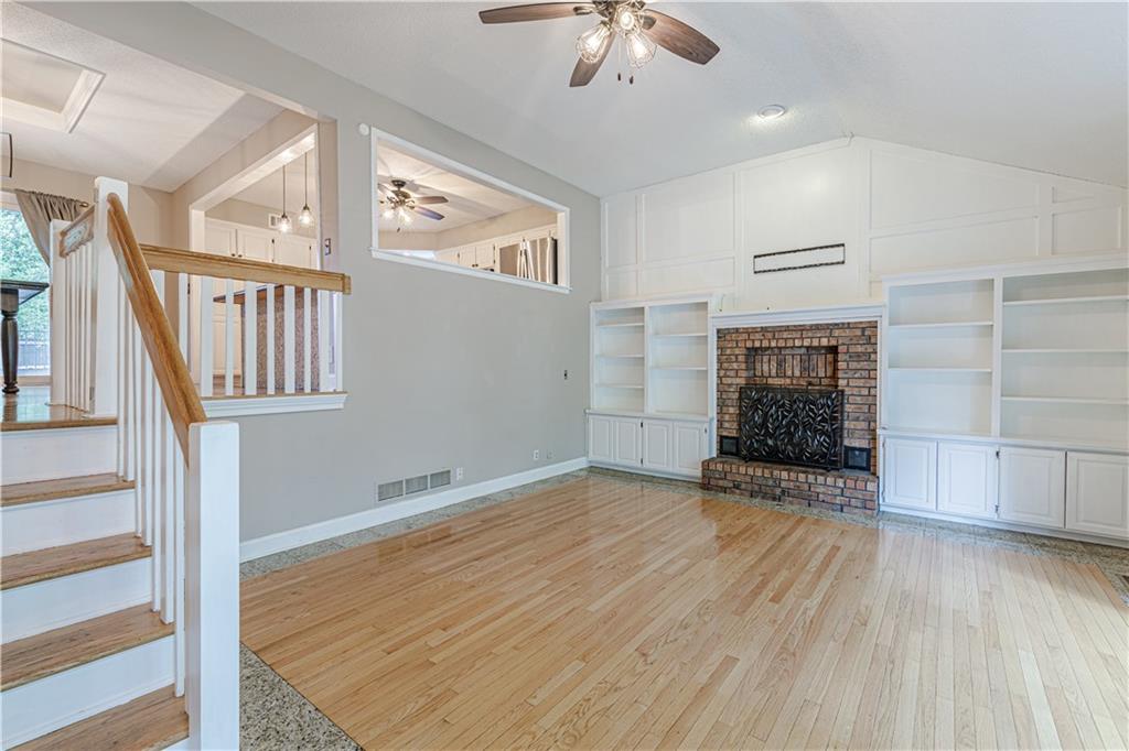 11030 Rene Street Lenexa, KS 66215 - Photo 7 of 39 Gallery Image 7