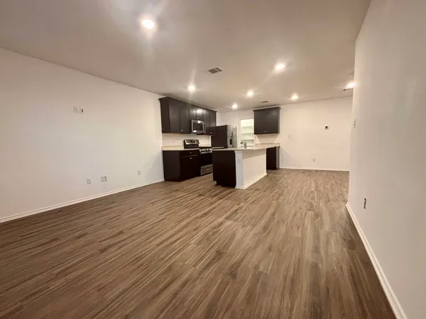 $2,100 | 176 Andross Lane, Bastrop, TX 78602