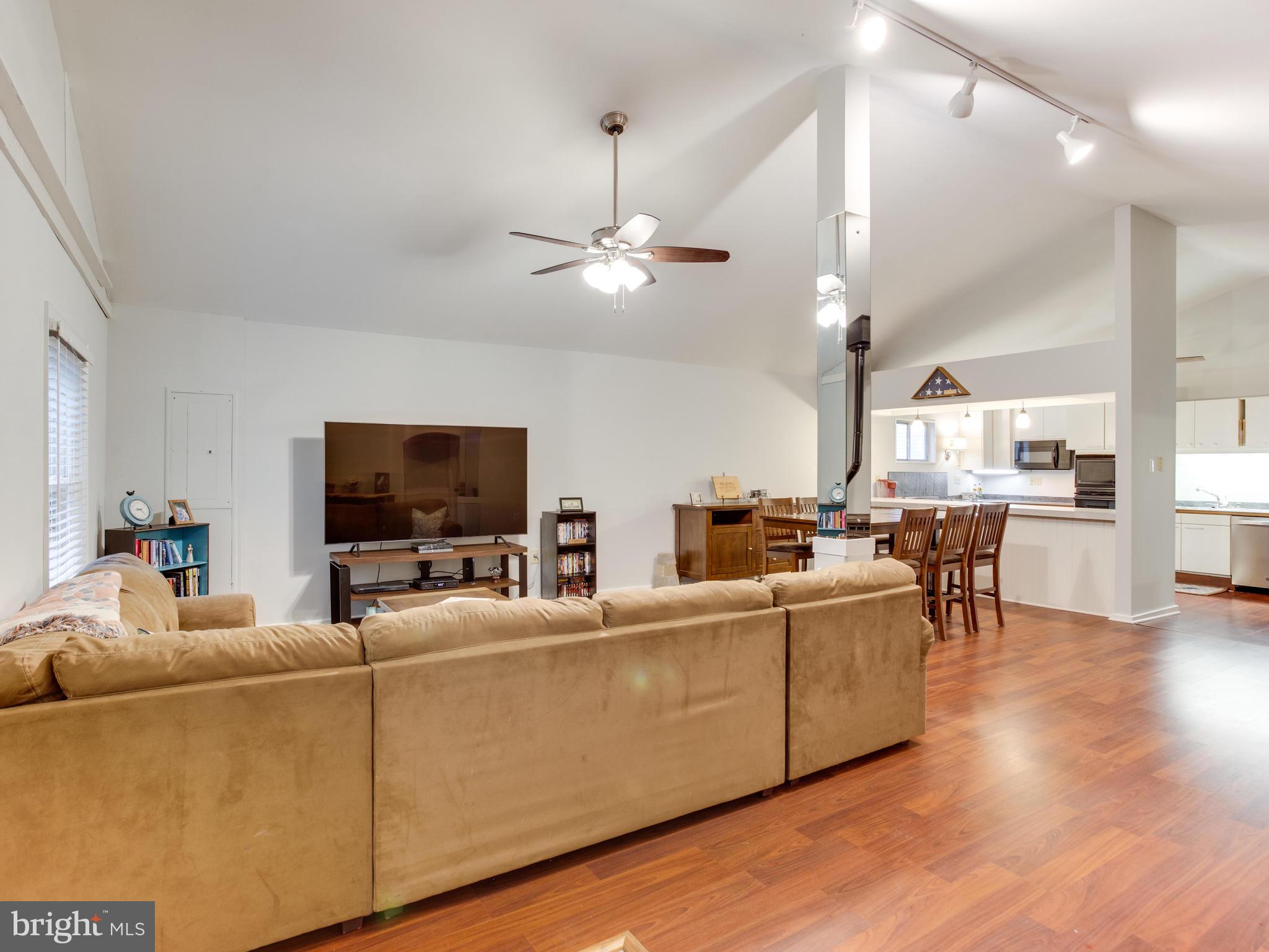 950 Mayo Road Edgewater, MD 21037 - Photo 2 of 46 Tons of space inside!