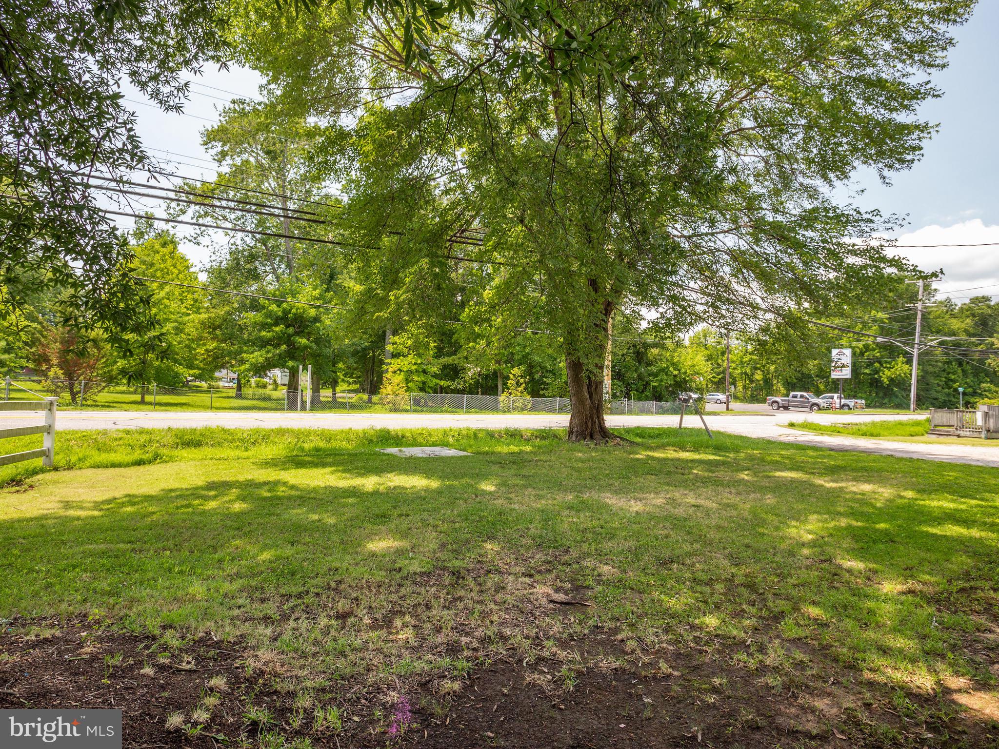 950 Mayo Road Edgewater, MD 21037 - Photo 26 of 46 Expansive front yard sets house back from the road