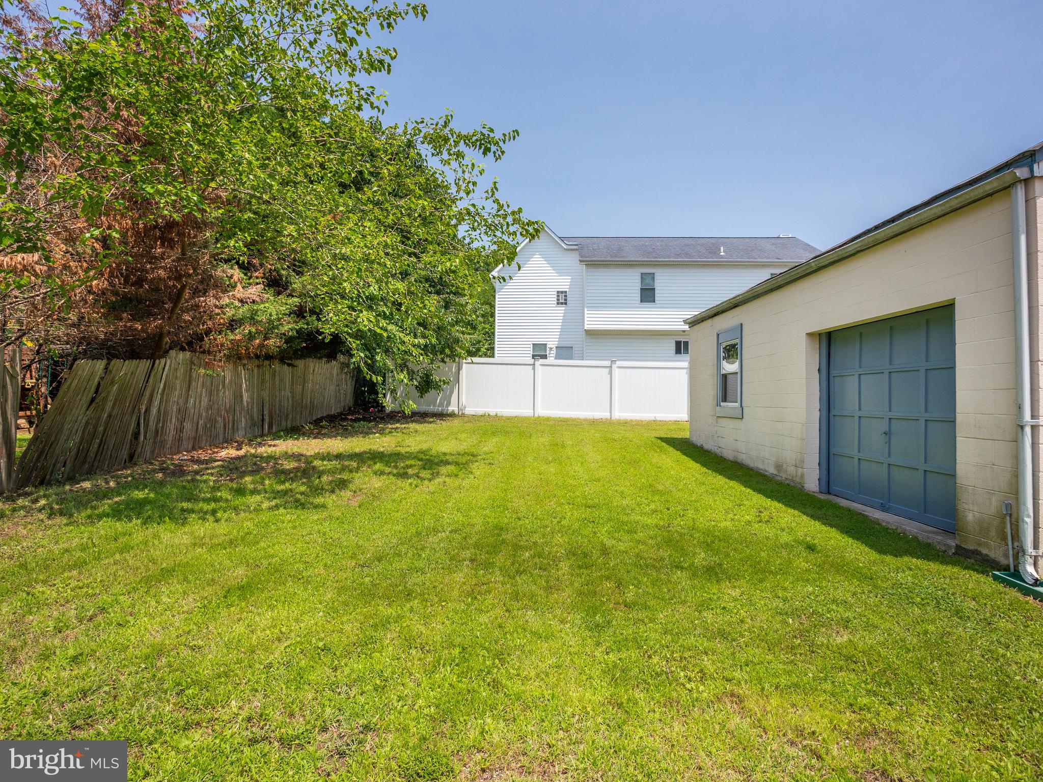 950 Mayo Road Edgewater, MD 21037 - Photo 44 of 46 Great side yard for entertaining