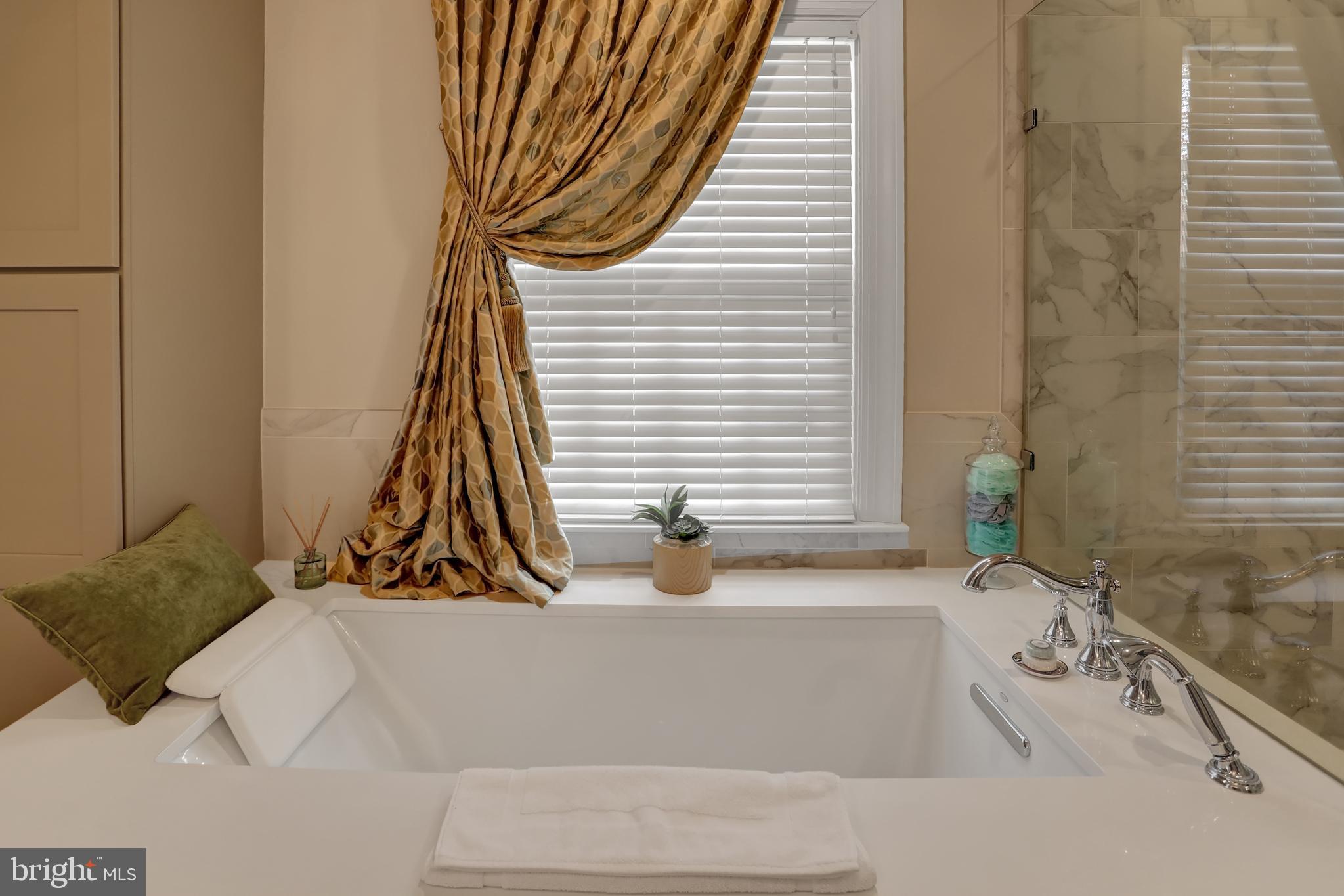 214 Northway Baltimore, MD 21218 - Photo 27 of 50 Master Bathroom--Soaking Tub