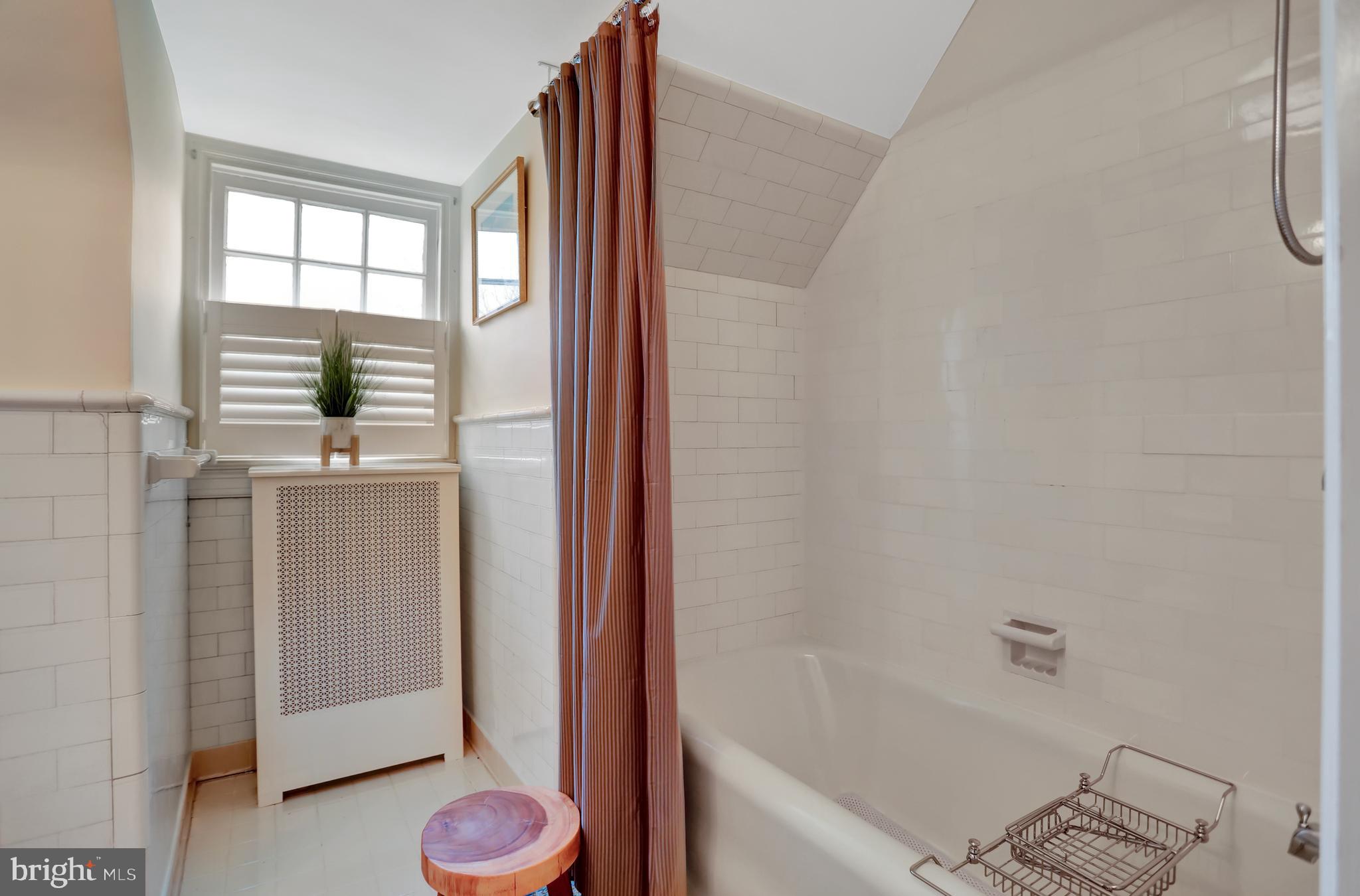 214 Northway Baltimore, MD 21218 - Photo 38 of 50 Third Floor Hall Bath