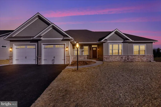 $484,900 | 4 Rolling Meadow Road, Lebanon, PA 17046