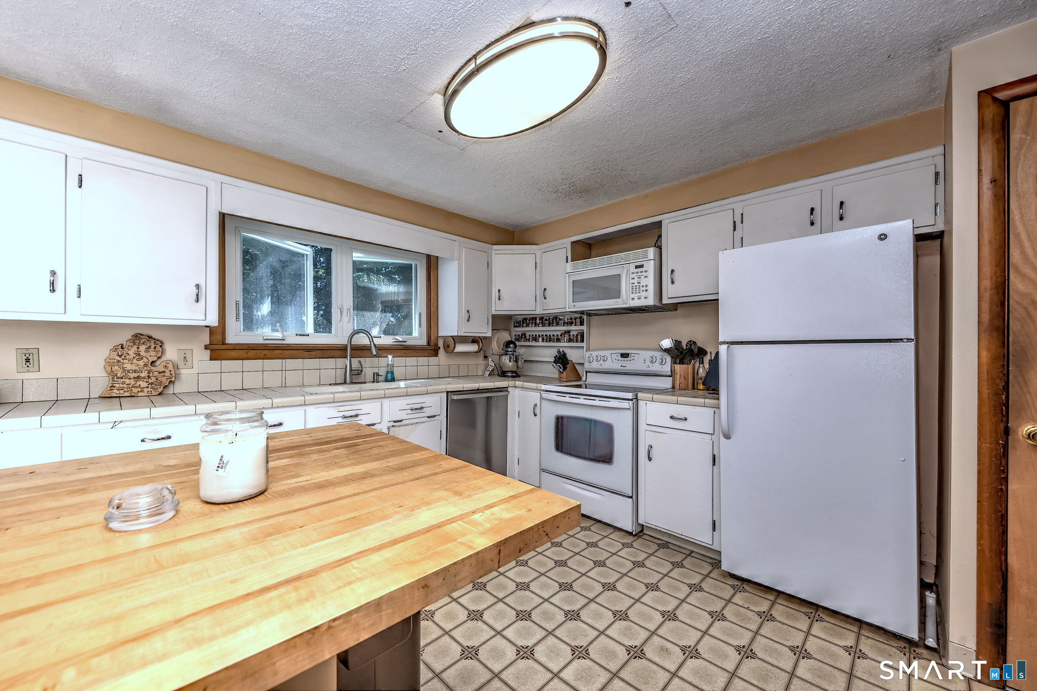 37 Deer Park Road Simsbury, CT 06089 - Photo 7 of 36