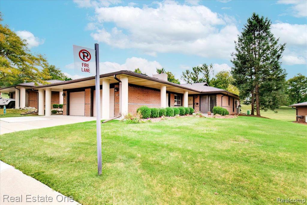 951 Wexford Way Rochester Hills, MI 48307 - Photo 3 of 46
