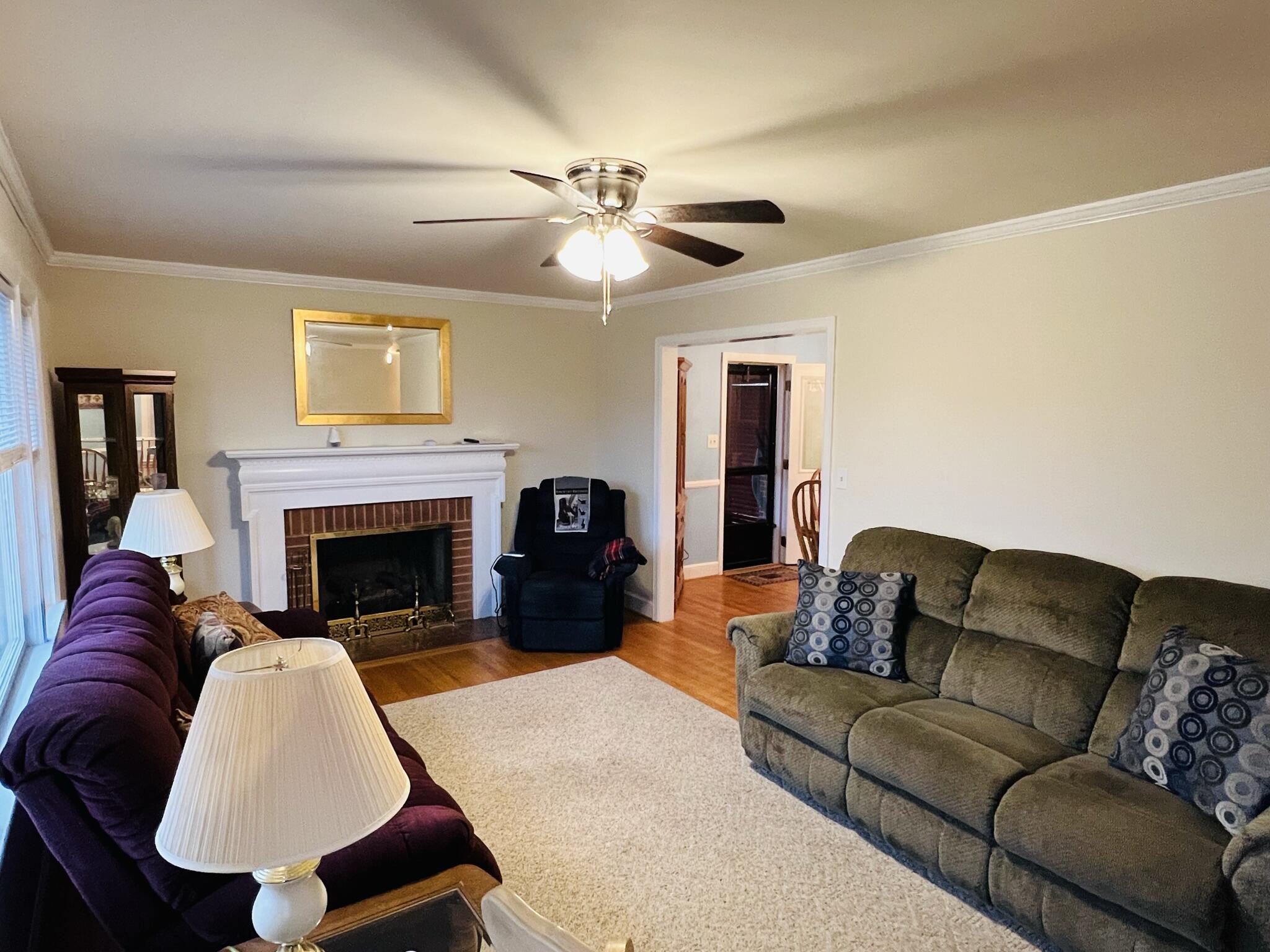 1931 Walmann Road Southwest Roanoke, VA 24018 - Photo 2 of 23 IMG_4208