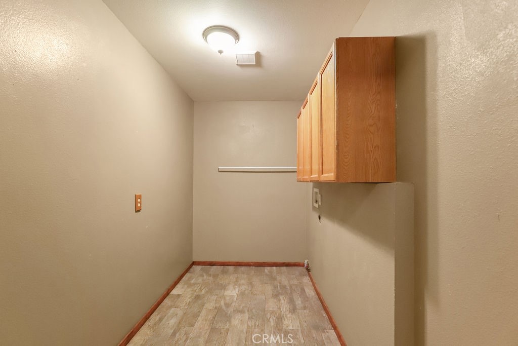 21645 Jobs Peak Road Cedarpines Park, CA 92322 - Photo 19 of 72 Laundry room