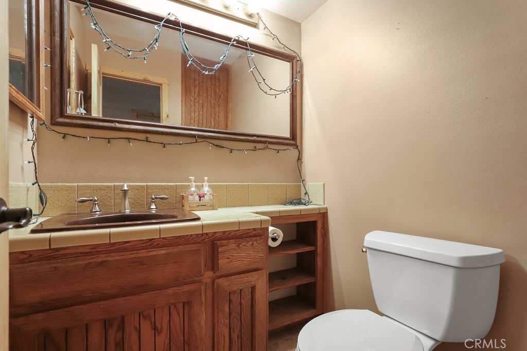 21645 Jobs Peak Road Cedarpines Park, CA 92322 - Photo 21 of 72 Bathroom entry level