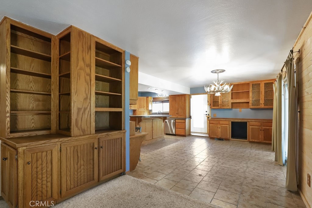21645 Jobs Peak Road Cedarpines Park, CA 92322 - Photo 10 of 72 Dining area