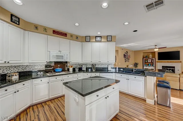 $739,000 | 215 Sawtelle Street, Henderson, NV 89074